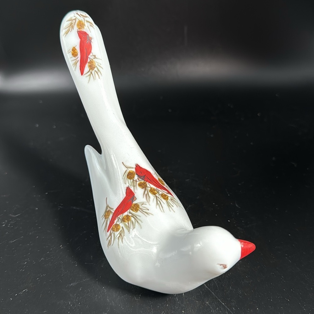 Vintage Fenton White Bird with Hand painted Cardinals - Picture 2 of 4